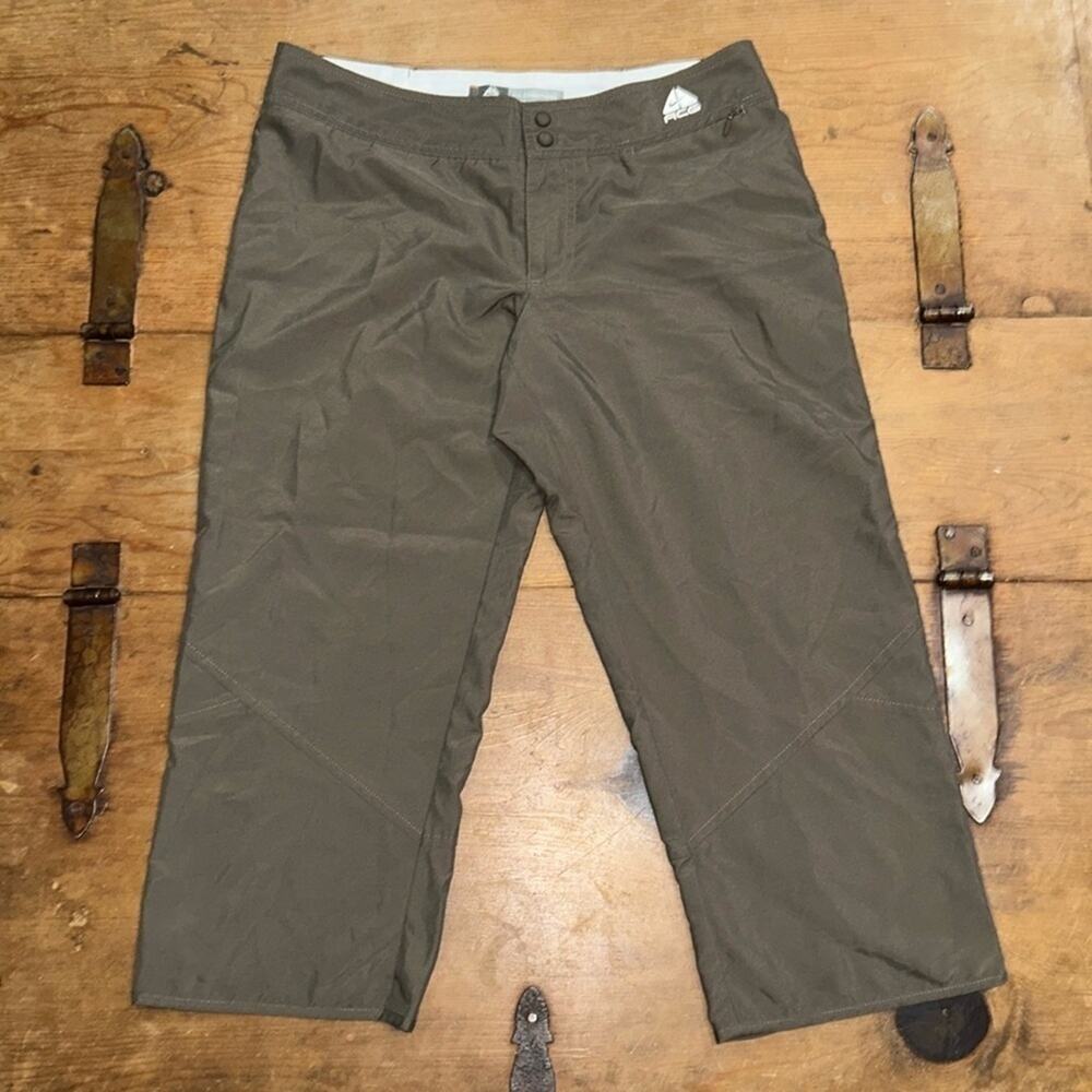 Woman’s Nike ACG Sport Capris Size 6 Brown